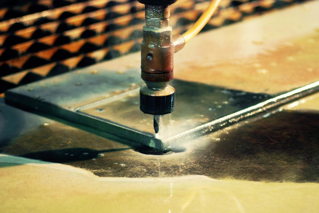Cięcie wodą stali