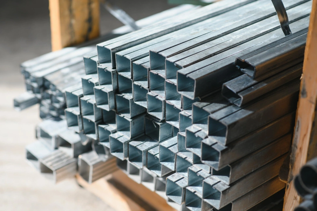 Profile bramowe – rozwiązania dla przemysłu i budownictwa